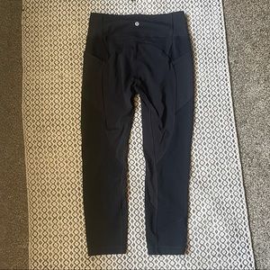 Black Lululemon Wunder under tights with pockets!